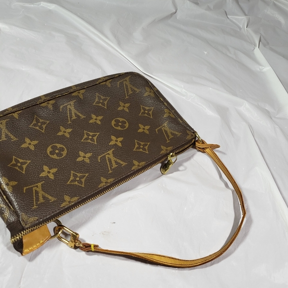 Authentic Louis Vuitton Pochette Accessories bag - Picture 6 of 16
